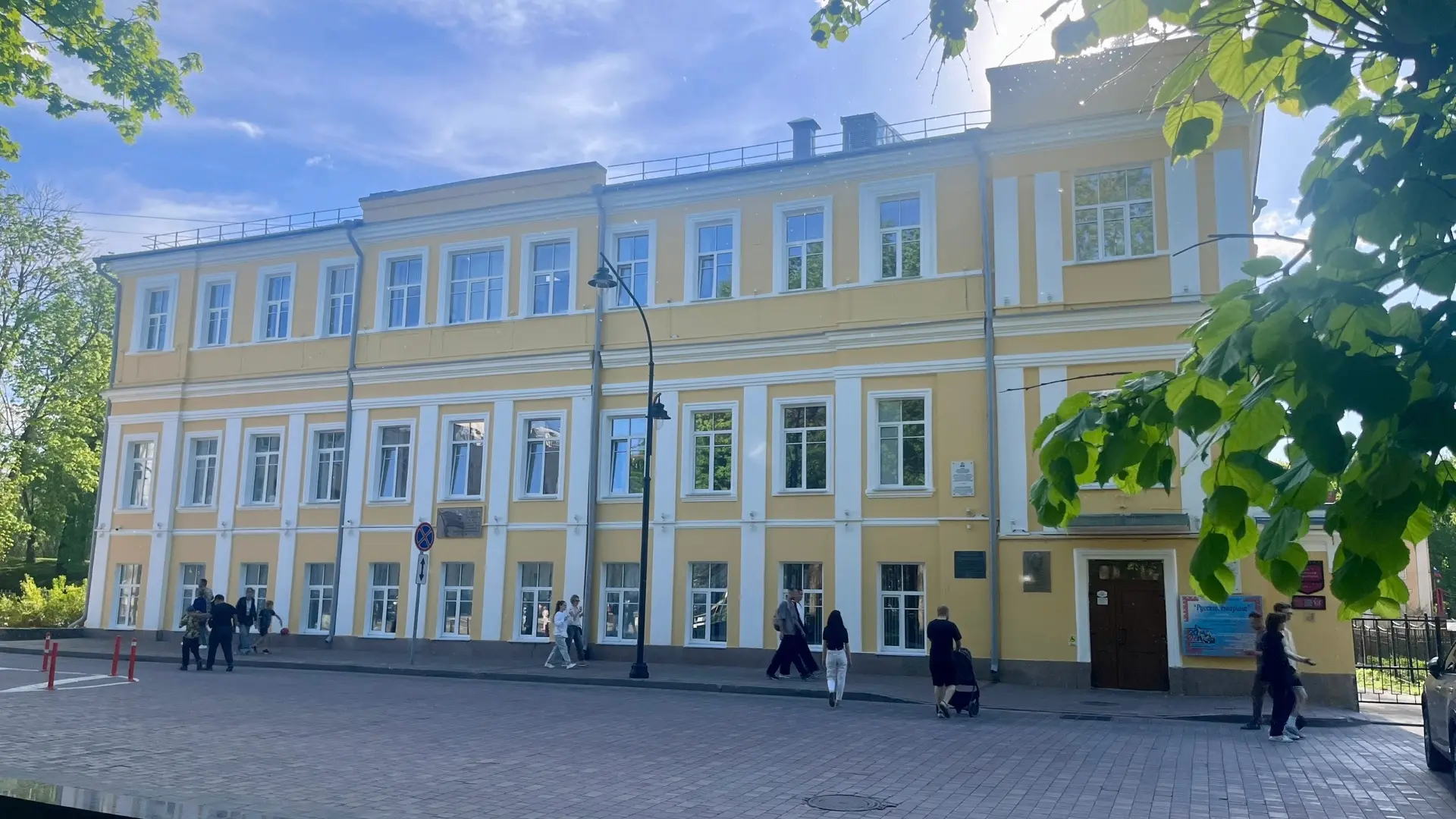 Дорогие друзья!
Представляем вашему вниманию статью «Дом губернатора» — исследование, раскрывающее и