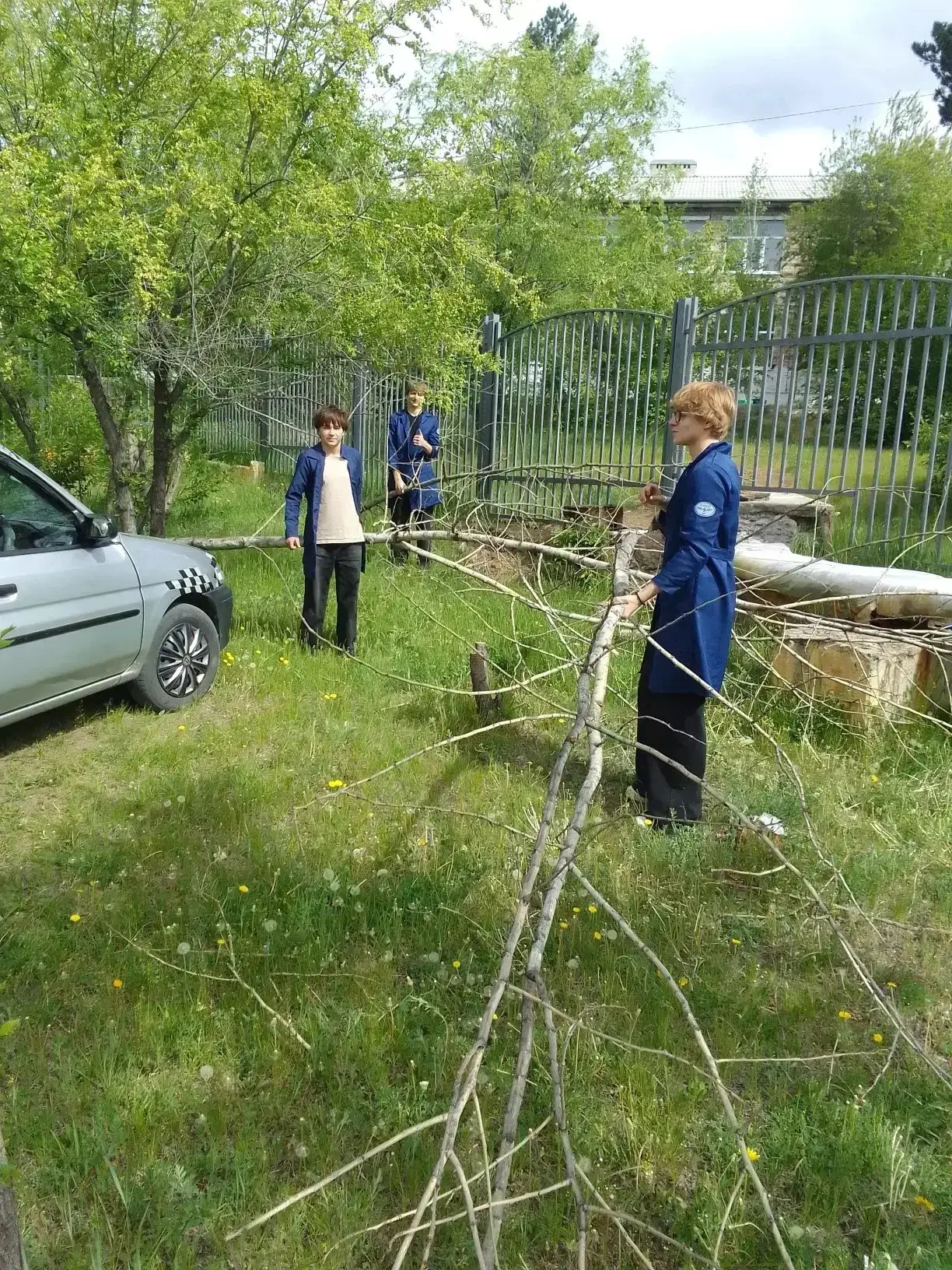 🛠️ Сегодня в нашей школе — первый день трудовой бригады!

Пусть кого-то пугают слова «трудовая деят