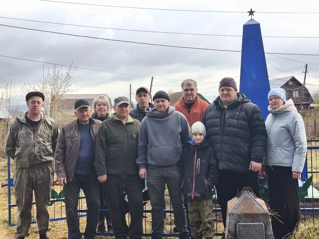 Честь не в словах, а в деле: ветераны ВДВ привели в порядок обелиск
🇷🇺В наше время, когда вопросы 