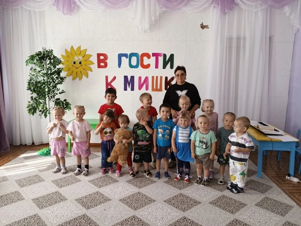 Развлекательное мероприятие с детьми " В гости к Мишке". 
Цель занятия: установить эмоциональный кон