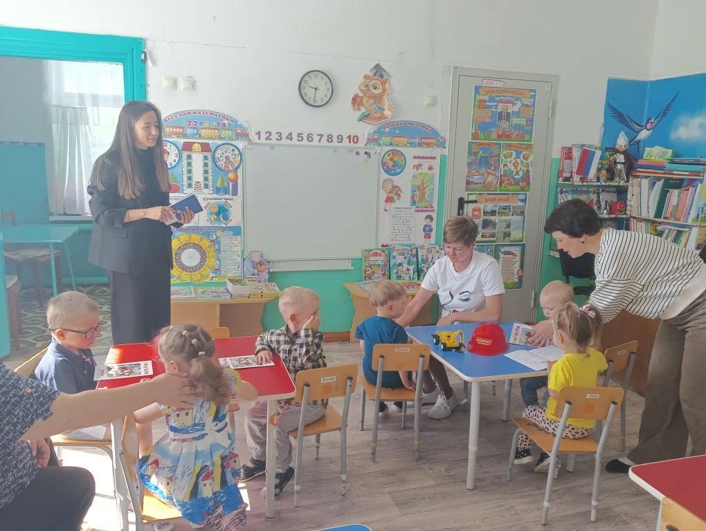 Безопасность — наше всё!
На днях наш детский сад с рабочим визитом посетил сотрудник РЭС (Районных э