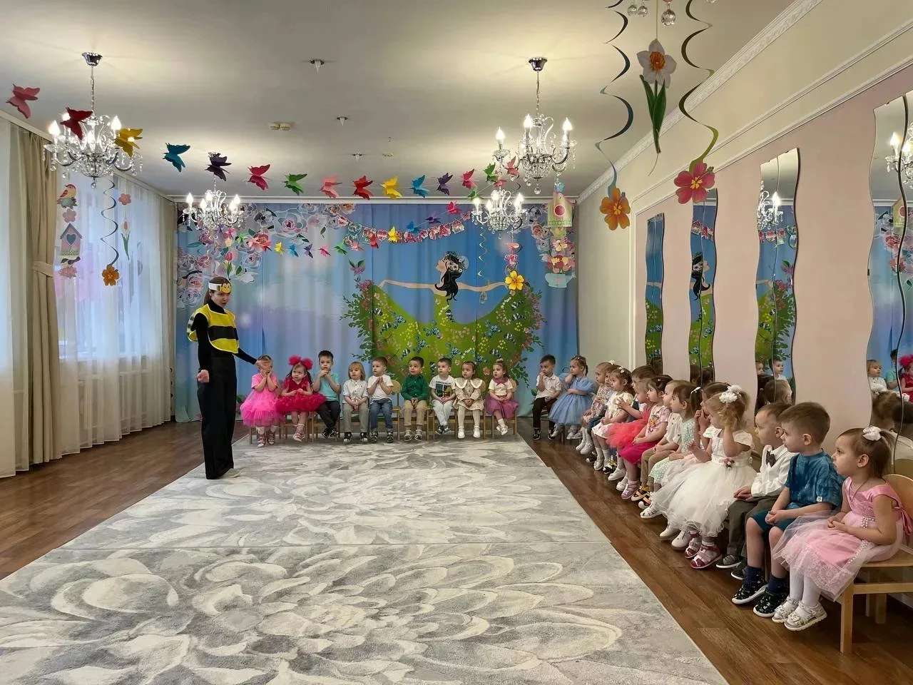 🌷 Вот и прошли утренники в нашем любимом саду 🌸

Мы отметили самый нежный праздник весны — Междуна