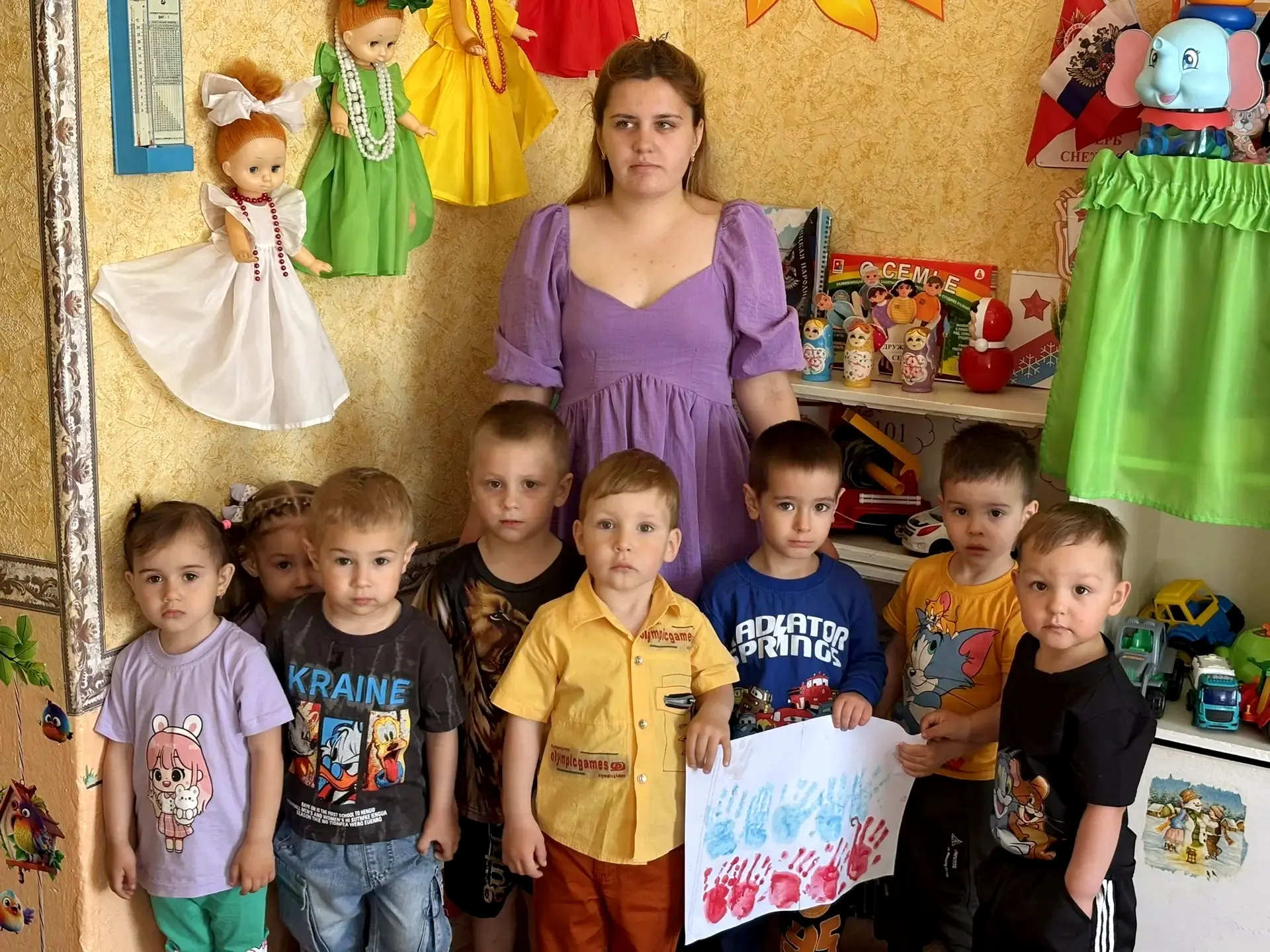 🇷🇺 Сегодня наши «Гномики» с большим интересом знакомились с символикой нашей страны! 🇷🇺

В предд