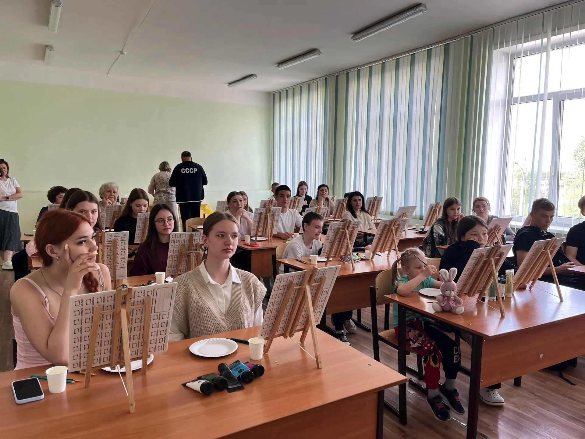 Сегодня в школе творилось настоящее волшебство 
В честь Международного Дня Семьи у нас прошел мастер