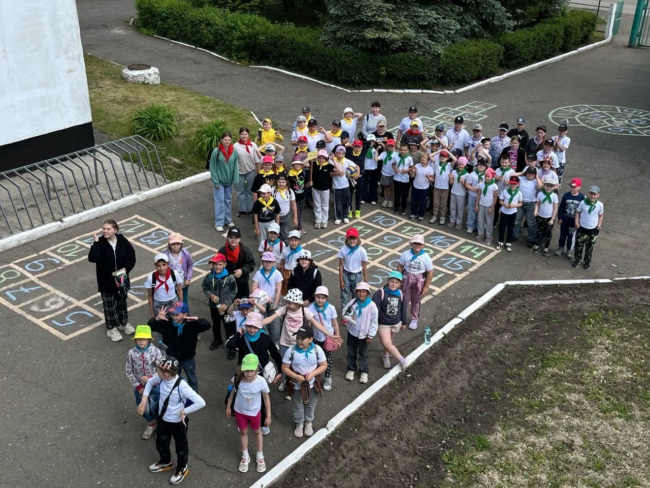 Наш летний школьный лагерь дневного пребывания работает уже 5 дней! 🎉☀️
🙌За это время ребята успел