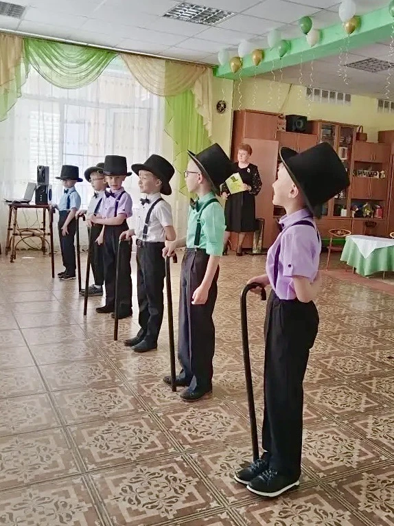 Галстуки, бабочки, лакированные туфельки и достопочтенная публика — в подразделении «Мечта» прошел н