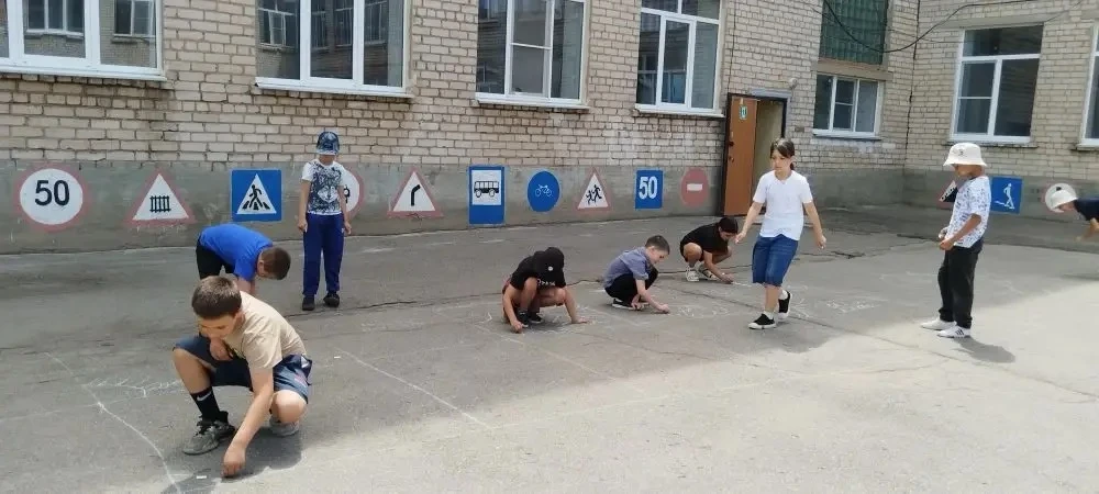 ✨Сегодня в нашем школьном лагере прошел замечательный конкурс рисунков на асфальте🎉

👏Ребята рисов