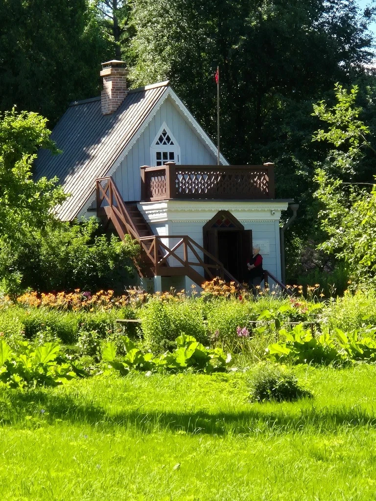 🌿 В гости к Чехову: выходной в усадьбе Мелихово

Недалеко от Чехова находится усадьба, где Антон Па