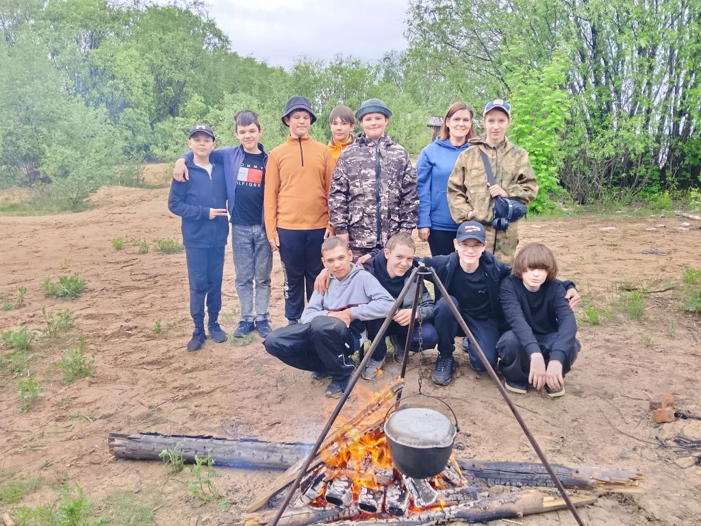 🌲✨ Провожаем учебный год на природе!

Сегодня наш 6«Г» класс вместе с классным руководителем Евгени