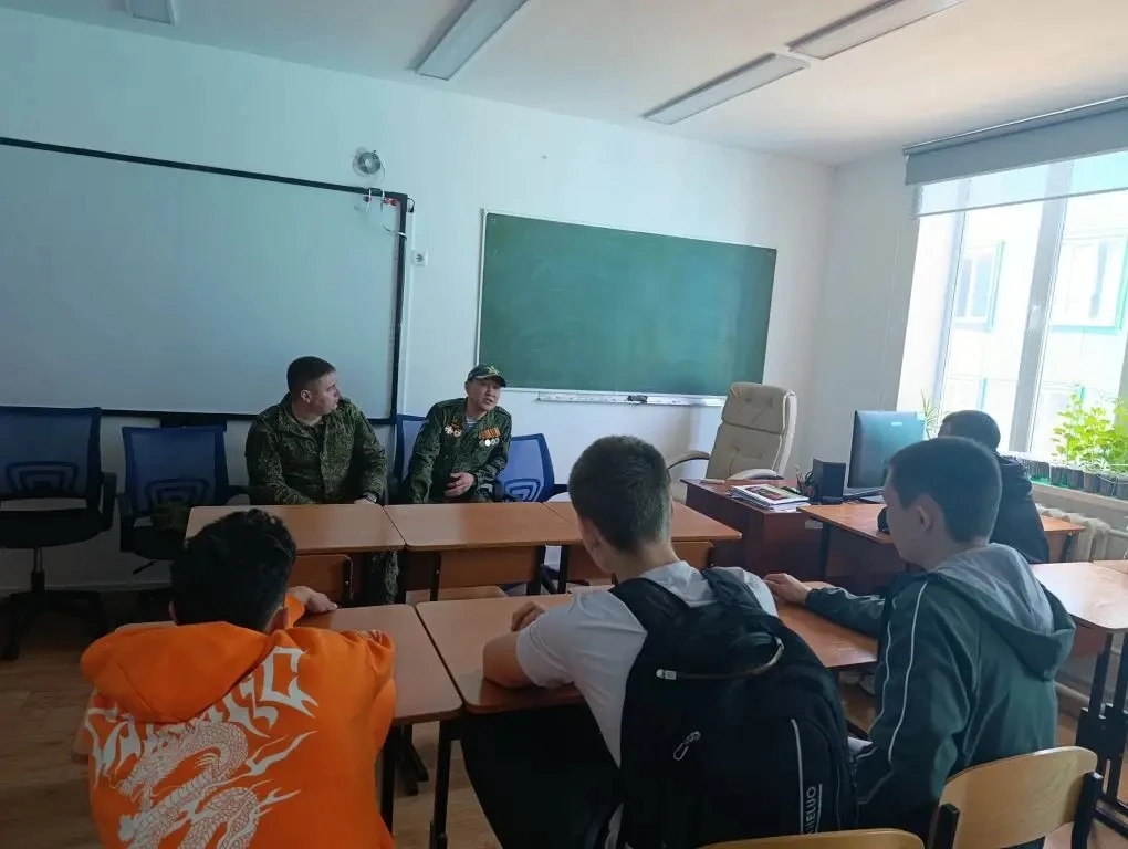 🎖️ Разговор о мужестве без фильтров и прикрас! 🇷🇺

Сегодня стены нашего техникума принимали особе