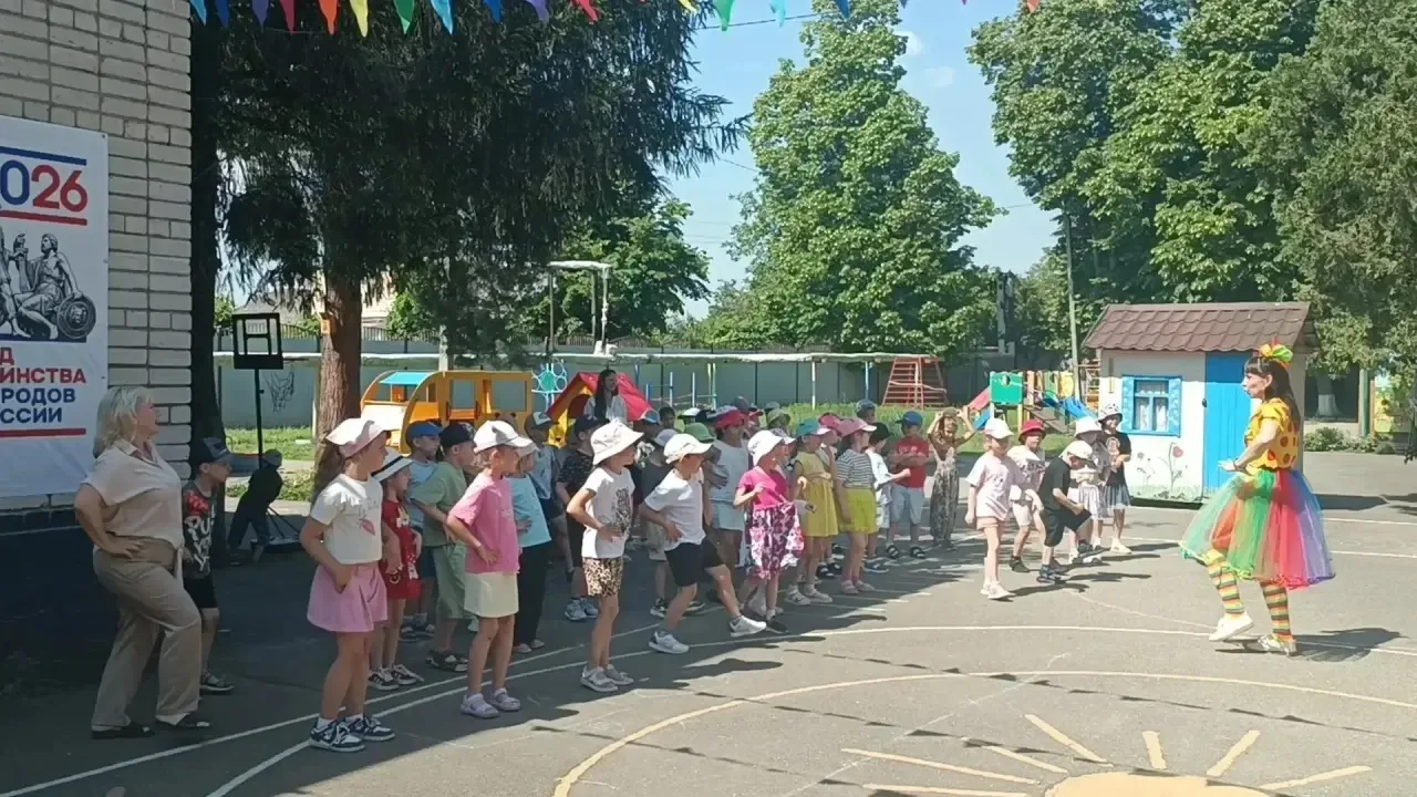 ☀ Лето — это приключения, смех и море энергии!

🎊Веселый квест в детском саду "Детство, движение, л