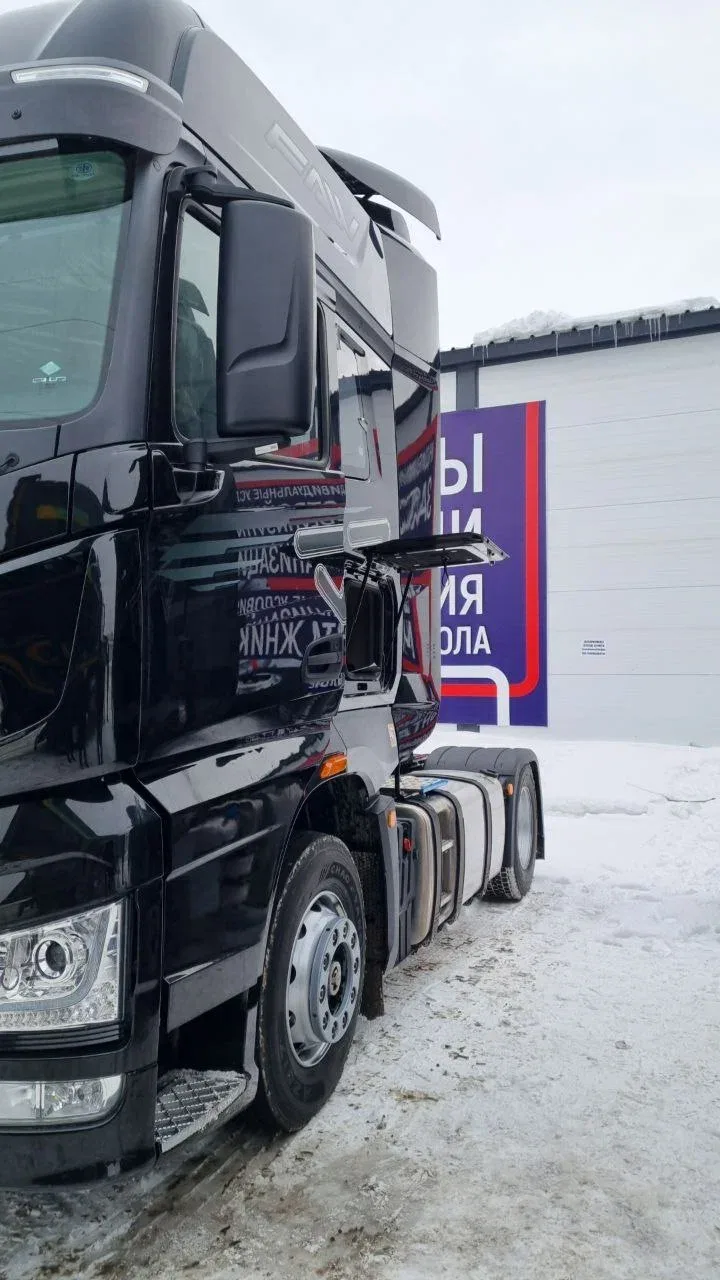 Седельный тягач FAW J7, 2024 г. на шасси 4х2, 550 л.с.

Характеристики:
- Тип ТС: Седельный тягач
- 