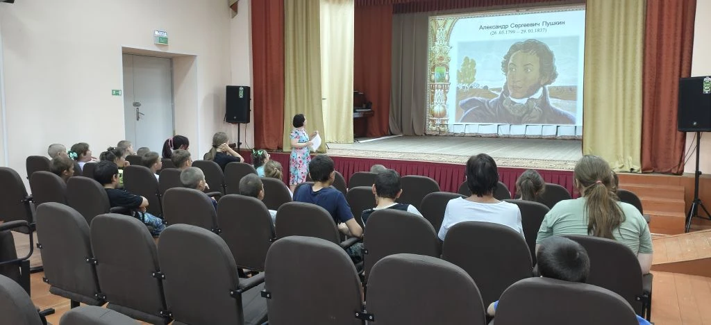 Сотрудниками МКУ КДО "Унисон"  для ребят пришкольного лагеря "Солнышко" была  проведена викторина по