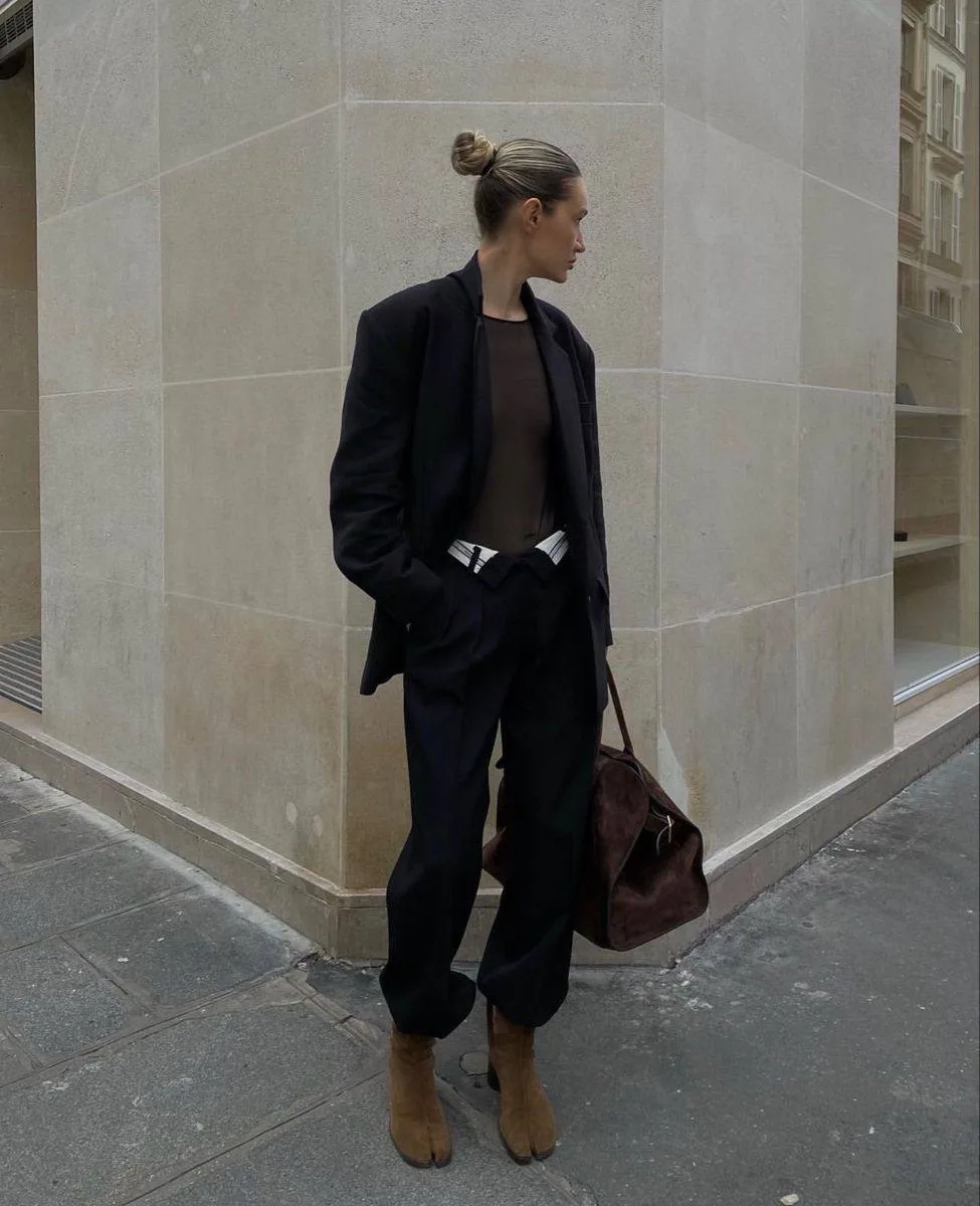 Очень люблю эстетику обуви Maison Margiela. По ссылке несколько вариантов, в коже и замше. Себе взял