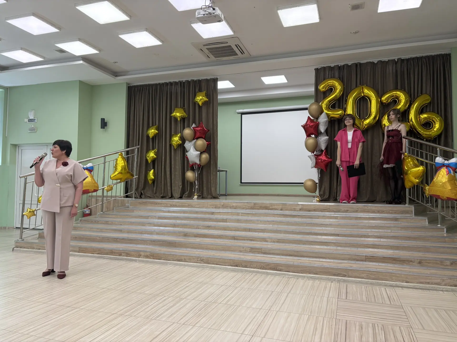 🎓 Сегодня в нашей школе наступил один из самых волнительных дней — церемония вручения аттестатов об