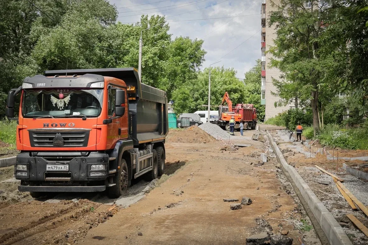 Продолжаем программу «Наши дворы». В этом году приводим в порядок девять территорий. Среди них — дво