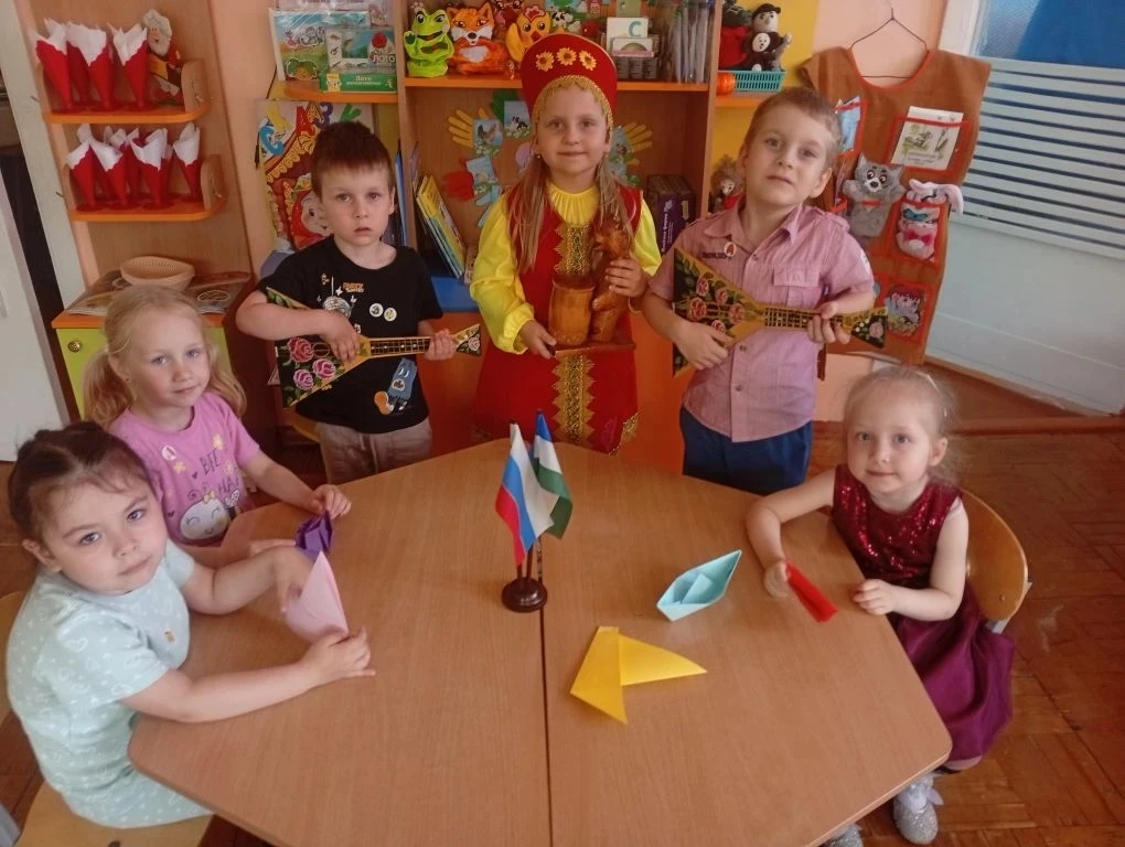 С ЛЮБОВЬЮ К РОДИНЕ!

12 июня — особенный день, объединяющий любовь к большой стране и родному городу