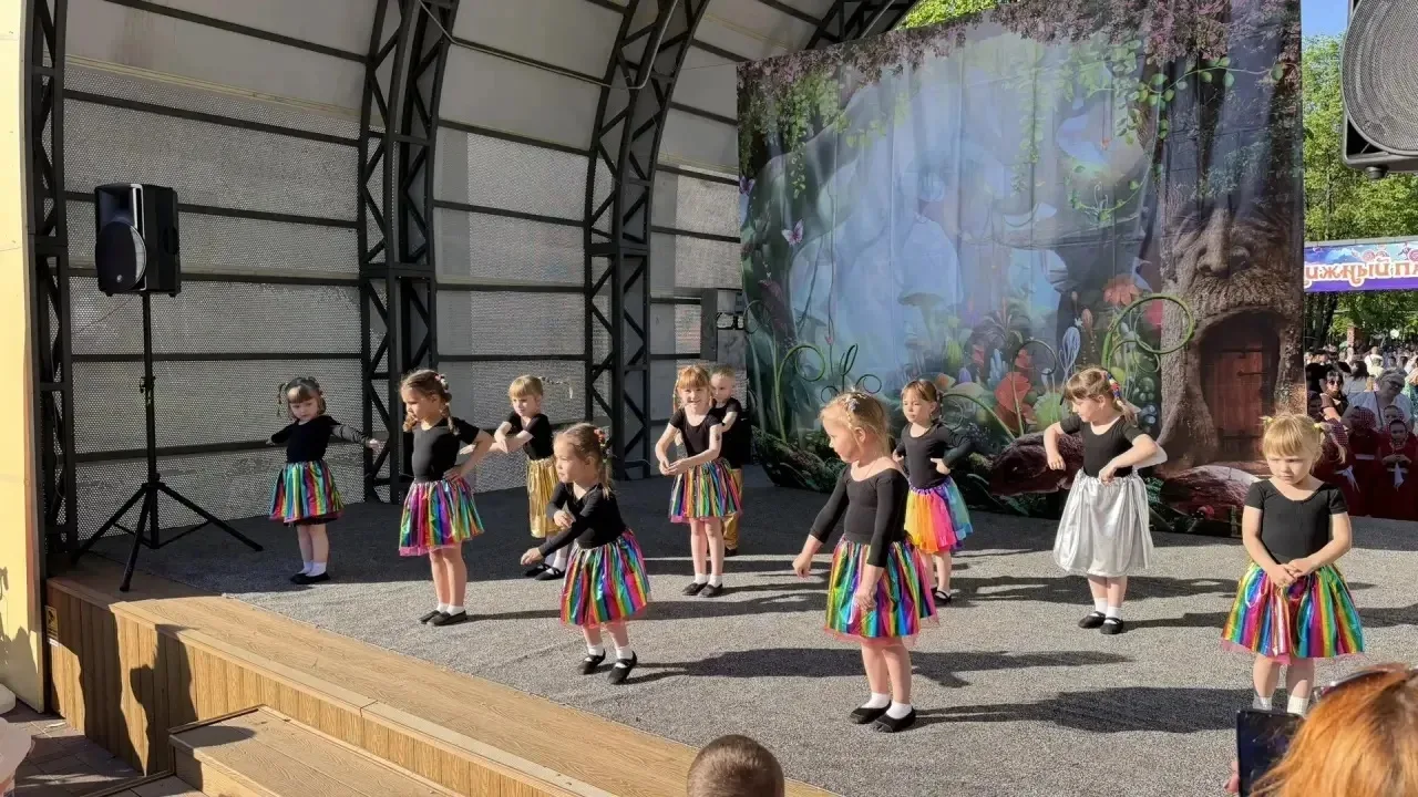 🌟 Сегодня на День защиты детей,на сцене парка Горовца выступили наши юные детские коллективы! Это д