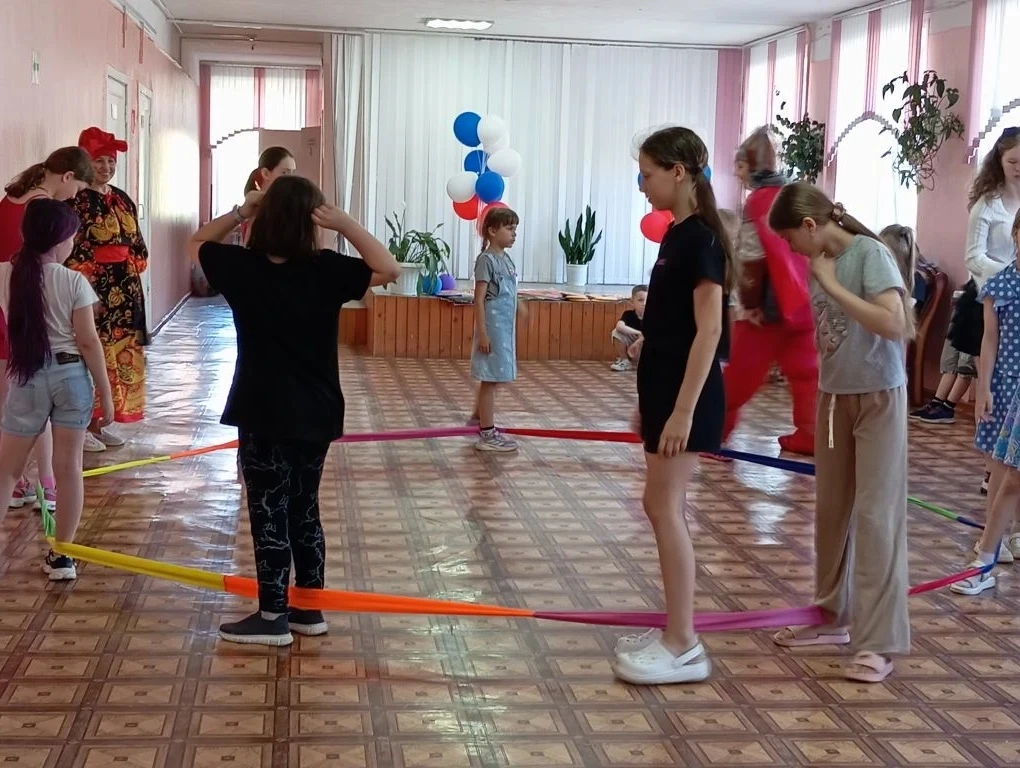 Сегодня к нам в пришкольный лагерь приезжали гости из ДДЦ "Пятачок" с тематической программой "Озорн