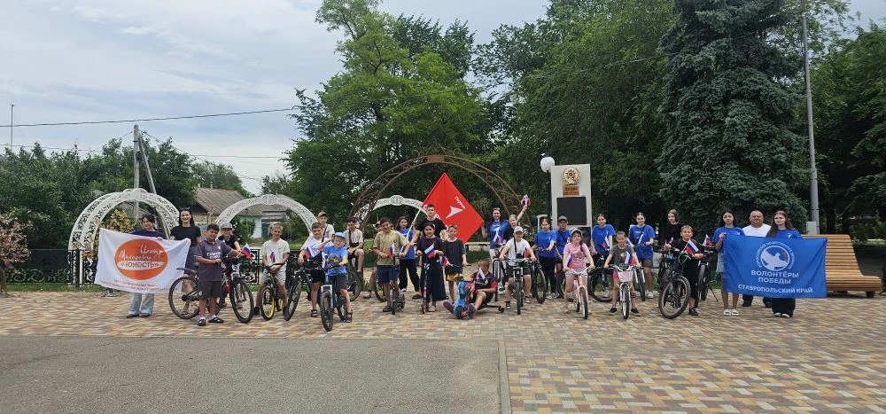 🚴‍♂️ В Грачевке с ветерком отметили День России! 🇷🇺 

Сегодня, 11 июня, наши улицы наполнились сп