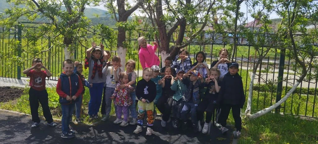 🏃‍♂️🏃‍♀️ Весёлая эстафета — прошла на ура!

Сегодня на свежем воздухе было жарко: ребята соревнова