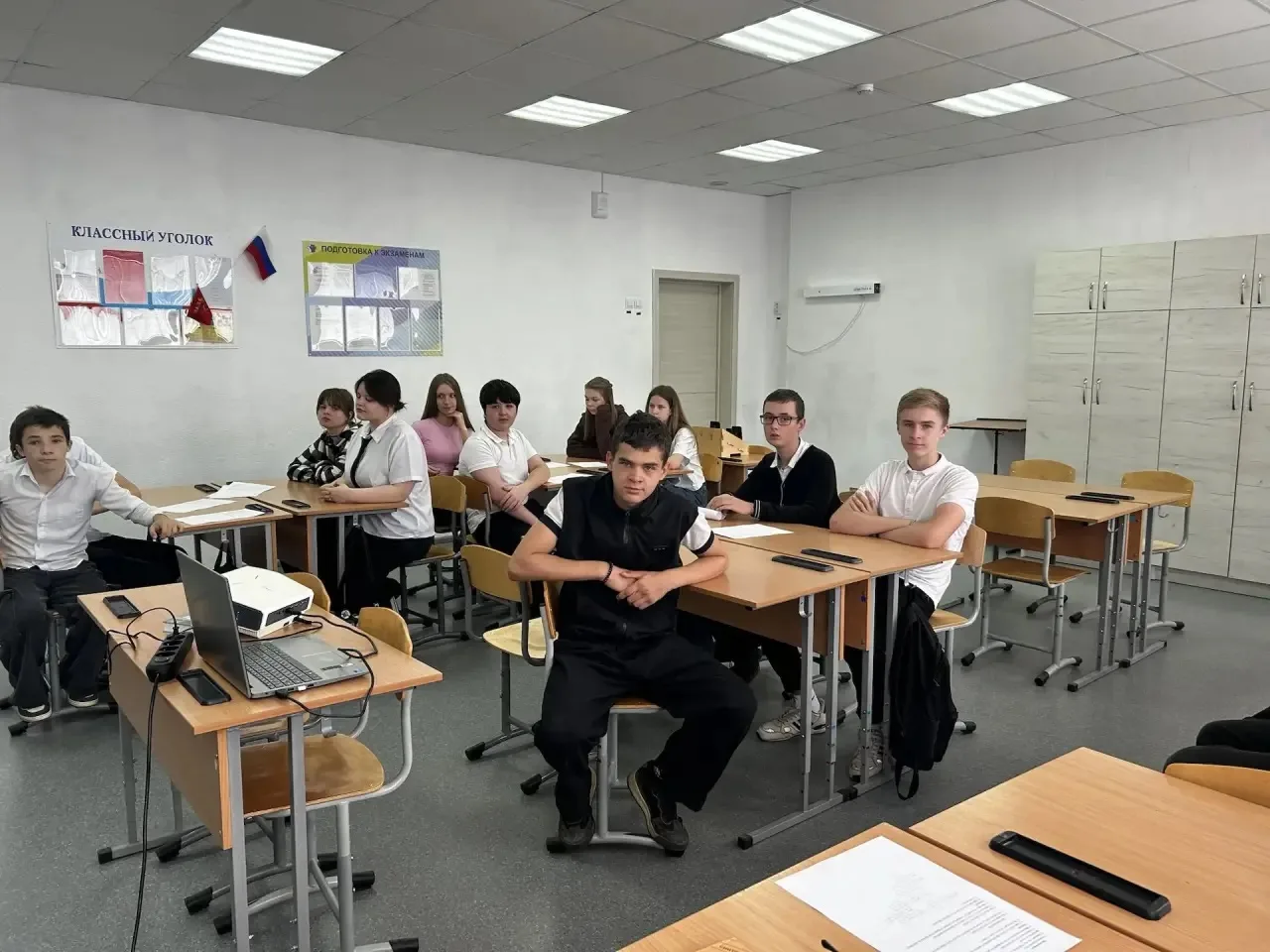 📜 «Не только буквы, а целая вселенная!» Как 8 «В» прикоснулся к истокам родного слова 🌍✍️

В нашей