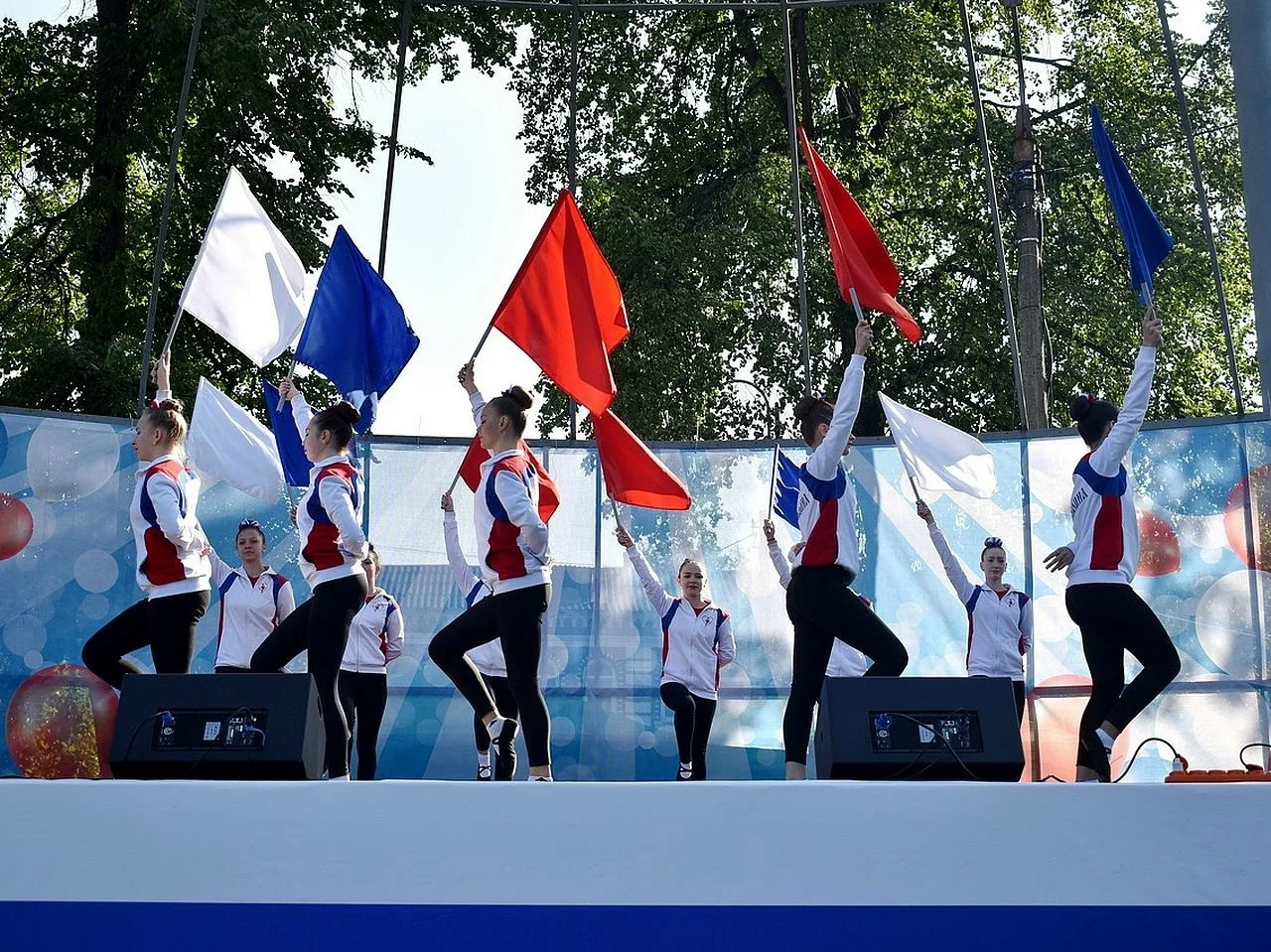 🇷🇺 12 июня жители и гости Коломны смогут отметить День России на праздничных площадках в парках. Д