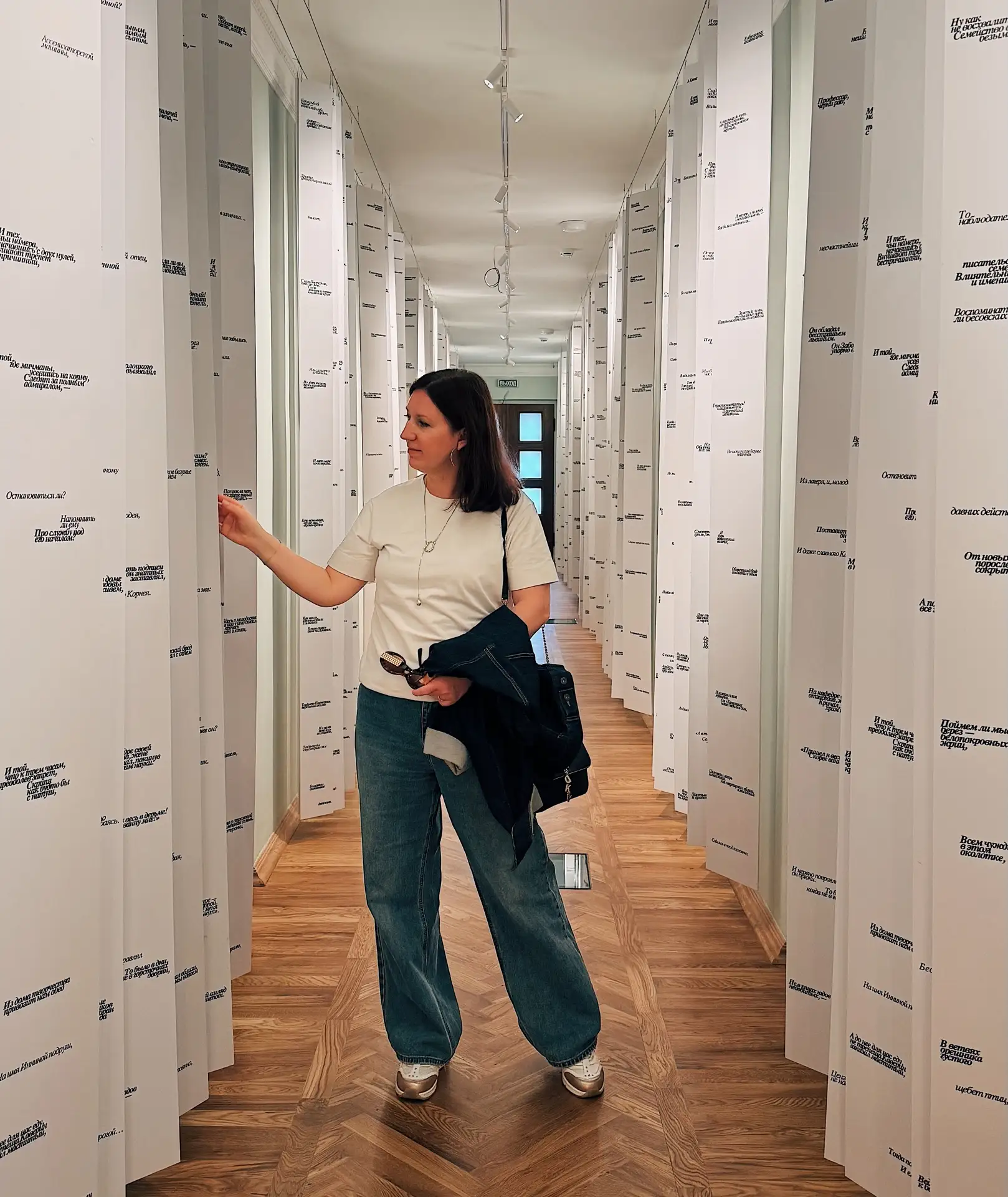 Летом у нас не будет книг месяца. 

Новый сезон совместных чтений начнем в сентябре.

Но после вчера