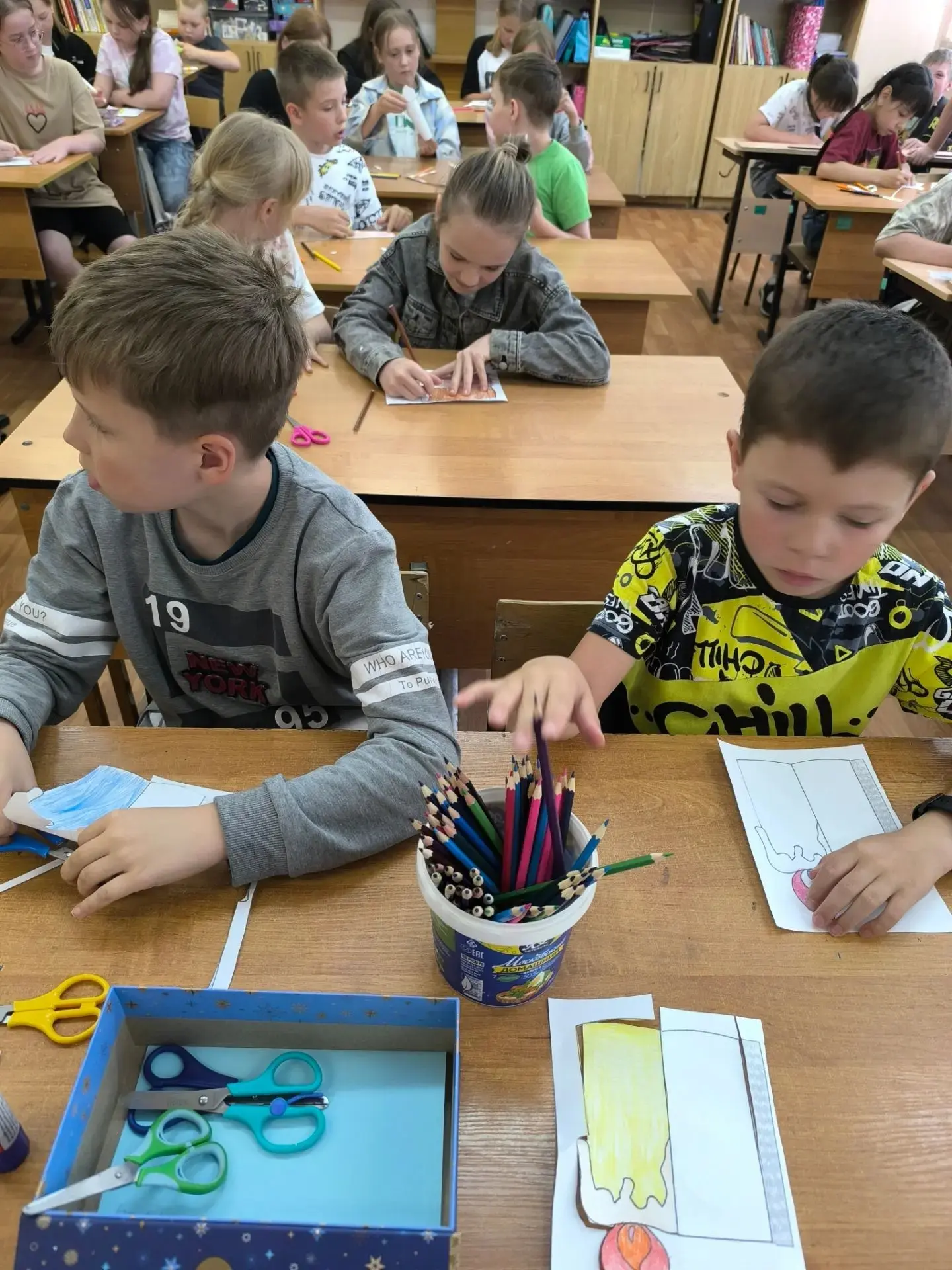 22 июня — День памяти и скорби.

Сегодня, в годовщину начала Великой Отечественной войны, наш школьн
