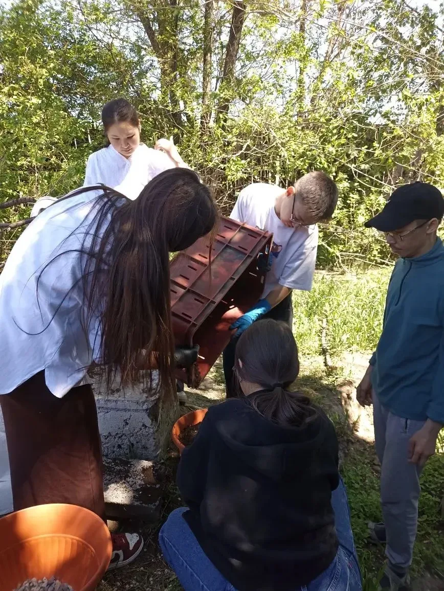 🌿Озеленение продолжается🌿

Группа ПК23.9 уже в деле: студенты вместе с классным руководителем Иван