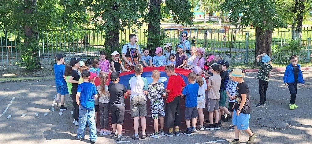 В пришкольном лагере прошло познавательно-развлекательное шоу "Мы - Россия'