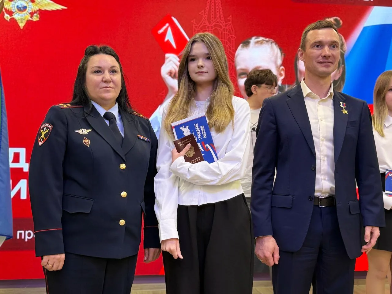 ♦Сегодня, в стенах Молодежного центра | Сыктывкар  состоялась торжественная церемония вручения паспо