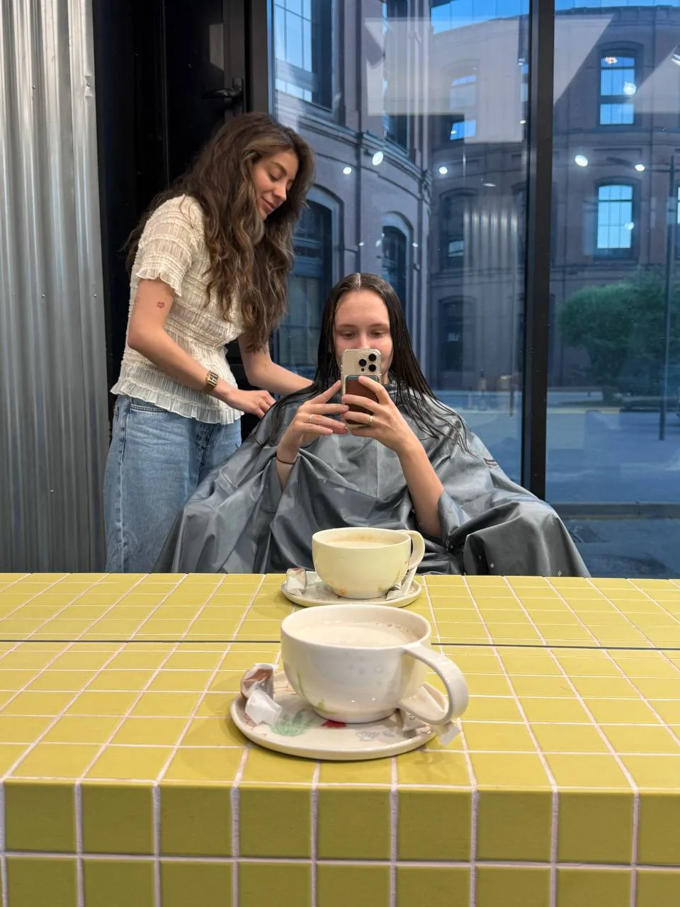 Обновила стрижку в своем любимом салоне и сразу настроение улучшилось 💇🏽‍♀️
Девочки такие девочки 