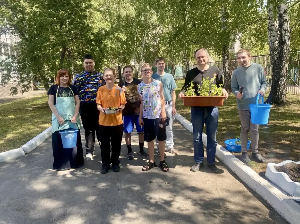 🌱 В отделении «Про‑движение» молодые люди с ограниченными возможностями занимаются гарденотерапией 