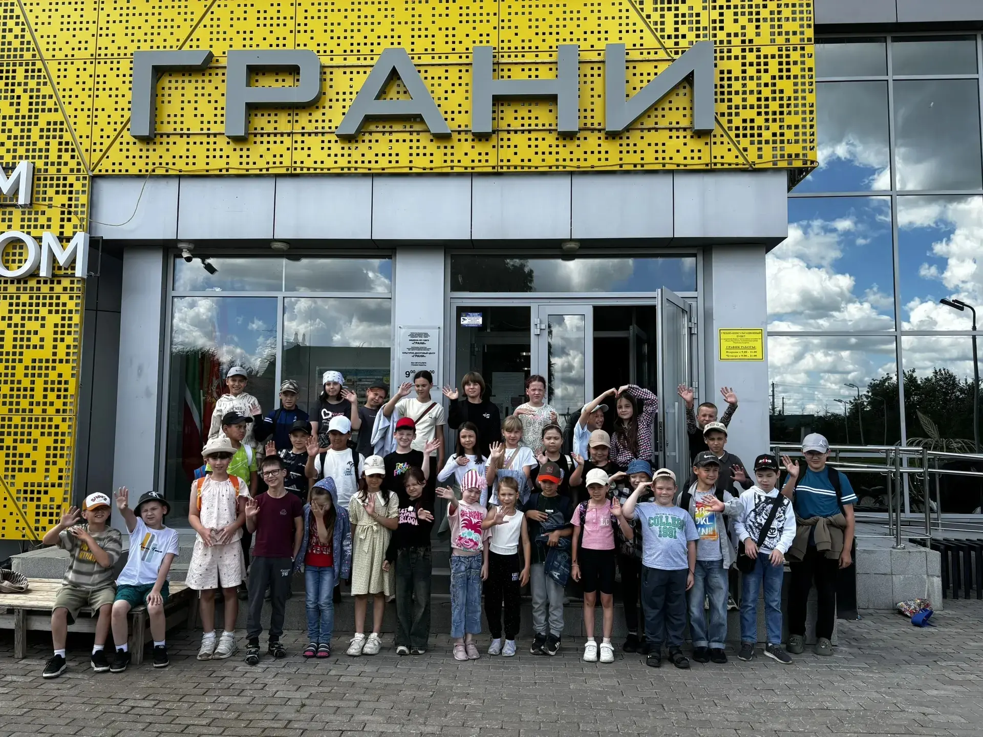 ✨ Настоящий киносеанс для нашей «Бригантины»!

Сегодня мы побывали в гостях у КДЦ «Грани» и посмотре