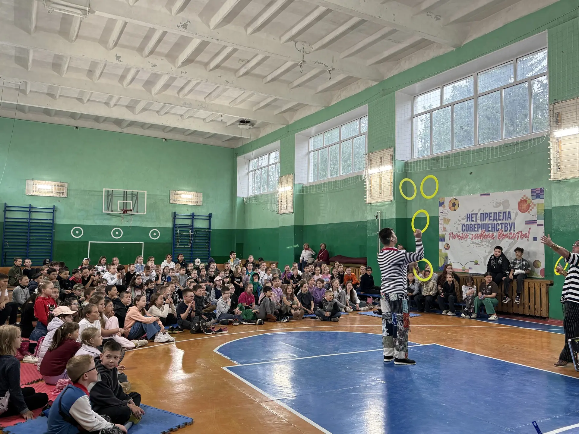 🎪 Цирк и спорт: день невероятных эмоций в «Улыбке»!

Сегодня в нашем ЛДП «Улыбка» день прошел на ма