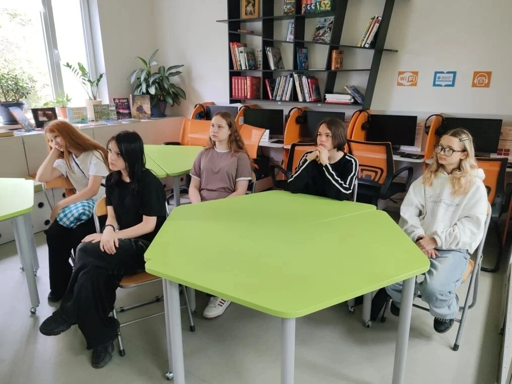 "Тепло для бойца"🇷🇺
В рамках летних площадок для ребят из КСОШ №1 в центральной библиотеке прошёл 