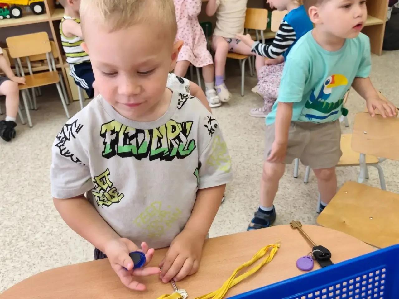 🧲Магниты и металлы🧲

Группа 7,8 (2-3 года) 

Вчера у нас произошло увлекательное занятие по ознако