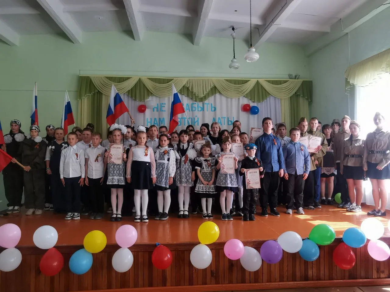 Яркий праздник Победы прошёл в стенах школы

 Сегодня в  нашей школе состоялось яркое праздничное со