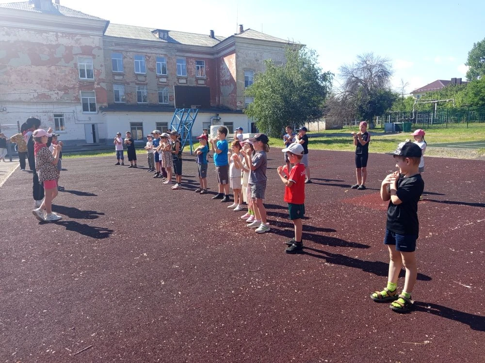 🌼Новая неделя в лагере "Одуванчик": взрыв энергии и творчества!

🏃‍♀️Утро началось с традиционной 