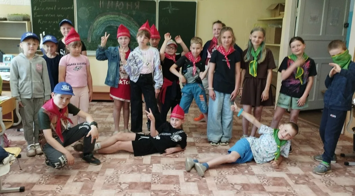 👫 11 июня  четверг.
Сегодня в нашем отряде «Креатив» "Точки притяжения" командиром был выбран Макси