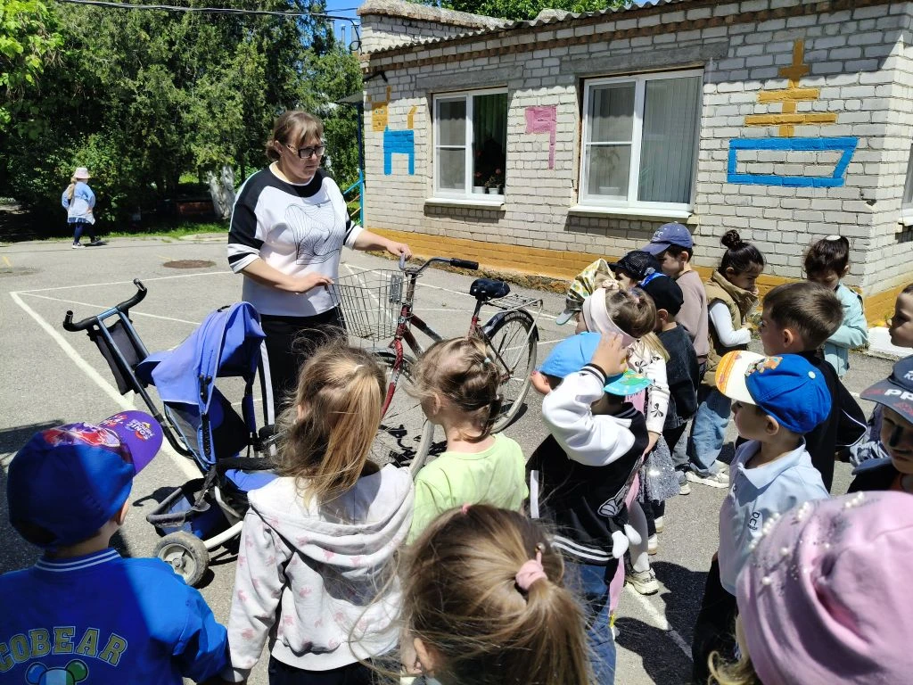 В нашей дружной группе «Пчёлки» сегодня было по-настоящему интересно и познавательно! Мы отметили Вс