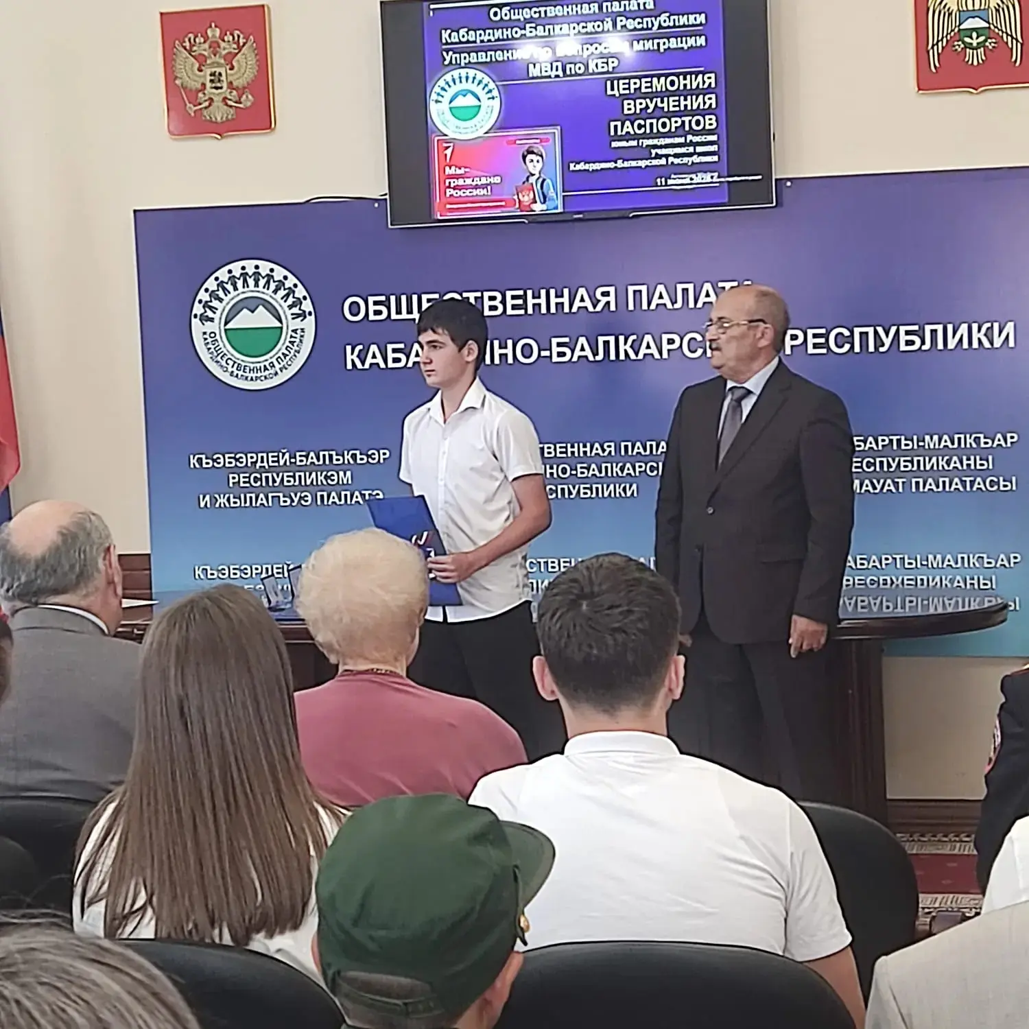 В преддверии празднования Дня России  школьники сделали официальный шаг во взрослую жизнь в рамках п