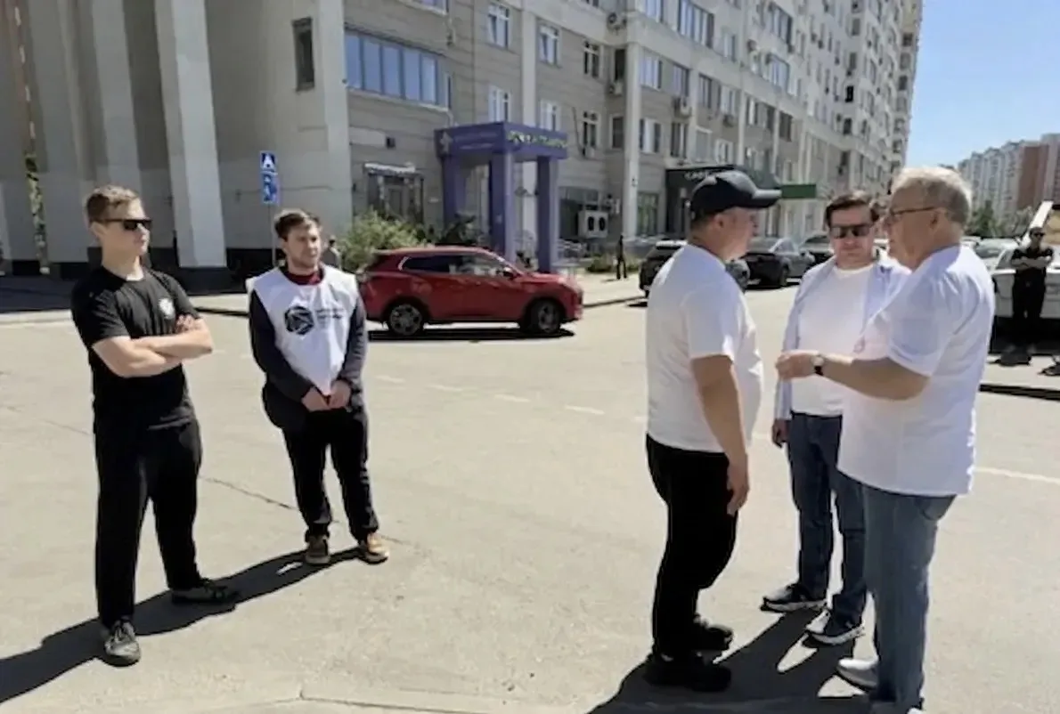 Осмотр территории района 

Сегодня, 6 июня, глава управы Хорошевского района Карслиев Артур Валентин