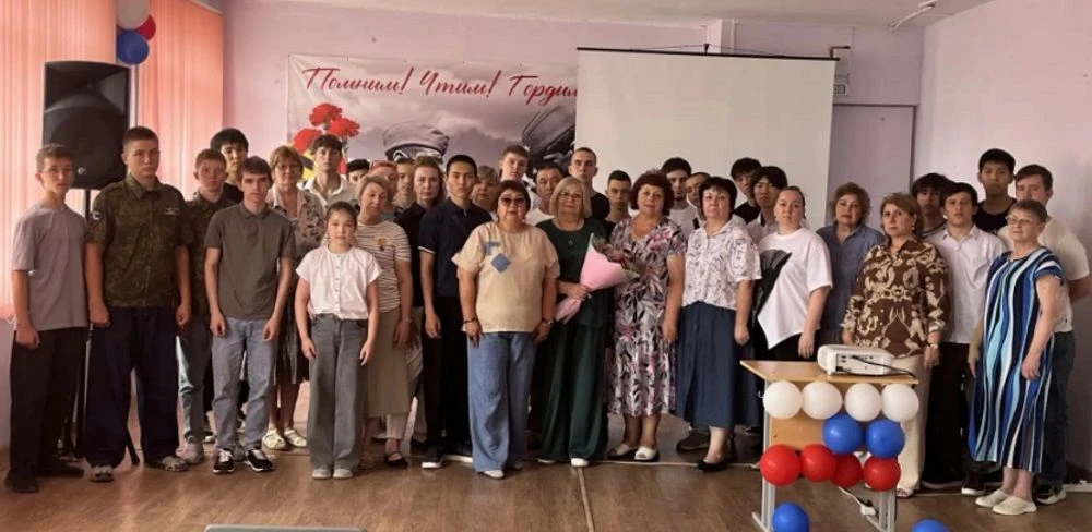 В колледже ЖКХ АГАСУ прошло мероприятие «Герои среди нас»

В преддверии Дня России в колледже жилищн
