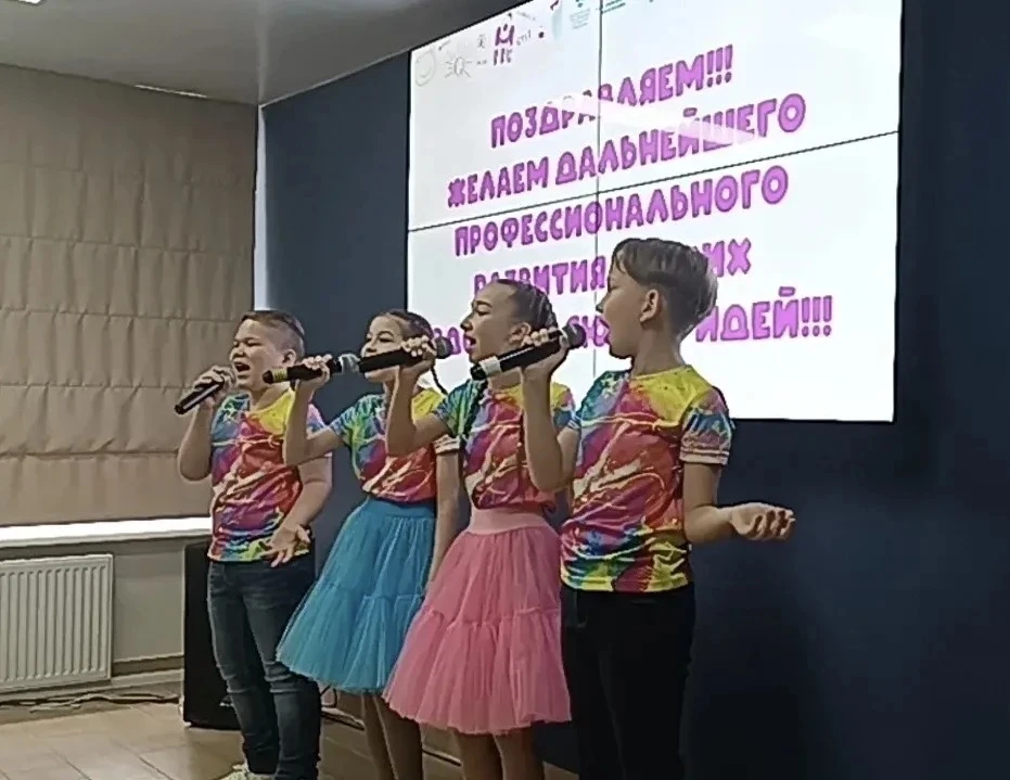 ✨Ансамбль средней группы ВЭС «Мечта» выступили  в Институте развития образования УР с творческими но