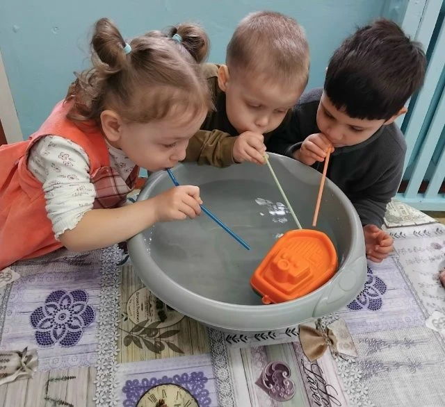 Погода — одна из самых понятных и близких детям тем. На этой неделе мы посвятили день знакомству с в