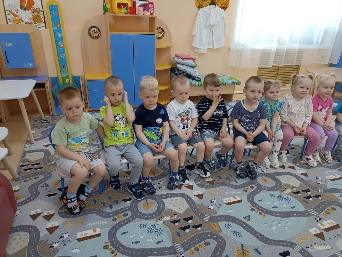 Тема:,,В гостях у сказки."
Цель: Повторение русских народных сказок  через рассматривание  иллюстрац