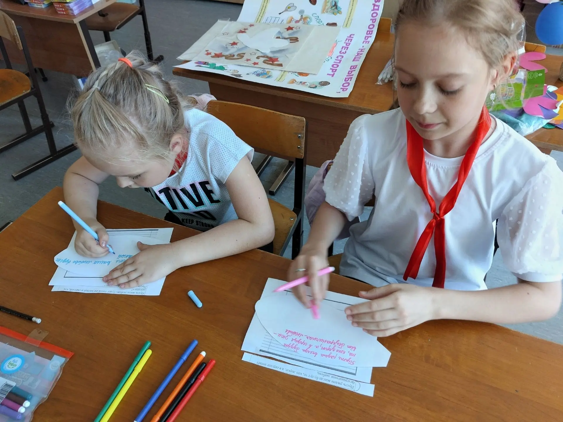 В лагере ребята подготовили чудесную поздравительную Ромашку с самыми теплыми пожеланиями для конкур