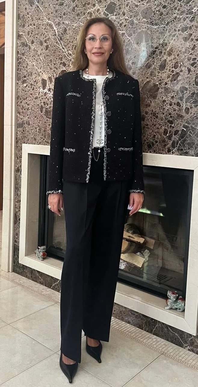 Помните этого красавчика (я про жакет), так вот Ирина порадовала меня фотографиями, заказ был дистан